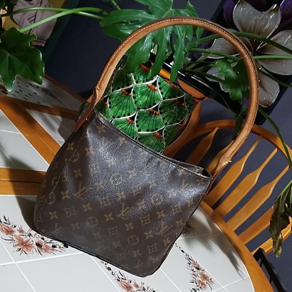 Louis Vuitton Handbags - AUTHENTIC LOUIS VUITTON LOOPING BAG